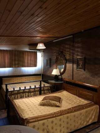 Гостиница Шале Шахты Улучшенный двухместный номер с 2 отдельными кроватями-5