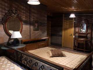 Гостиница Шале Шахты Улучшенный двухместный номер с 2 отдельными кроватями-1